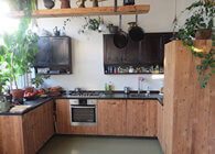 keuken-van-gerecycled-hout-en-granieten-aanrecht